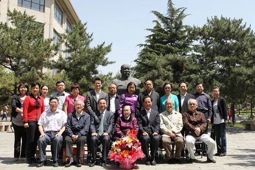 2012年5月14日,在中国政法大学60周年校庆前夕,谢觉哉夫人,百岁老红军