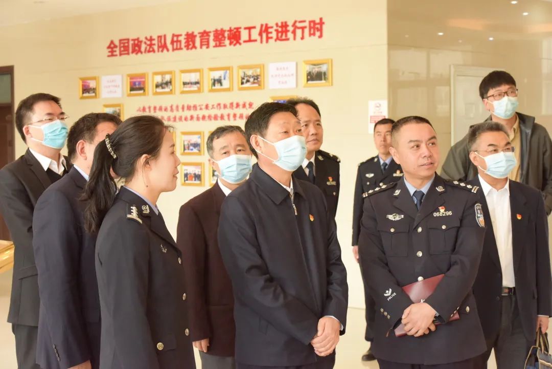 4月10日上午,省政法队伍教育整顿第十六驻点指导组组长孙同占一行到市