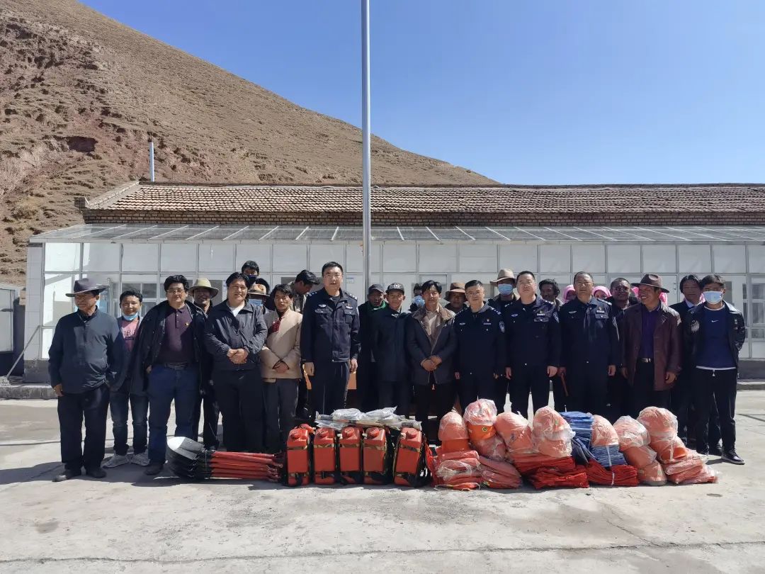 贵南县直亥村地处林区内部,为加强森林草原防灭火工作,村委会成立了