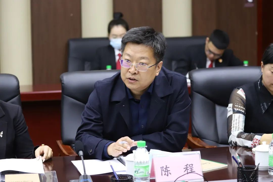 商业银行股份有限公司资产保全部负责人杨桂侠应邀参加座谈市人大代表