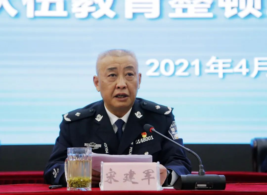 自贡监狱党委书记,监狱长宋建军总结了学习教育环节取得的成效,并就查