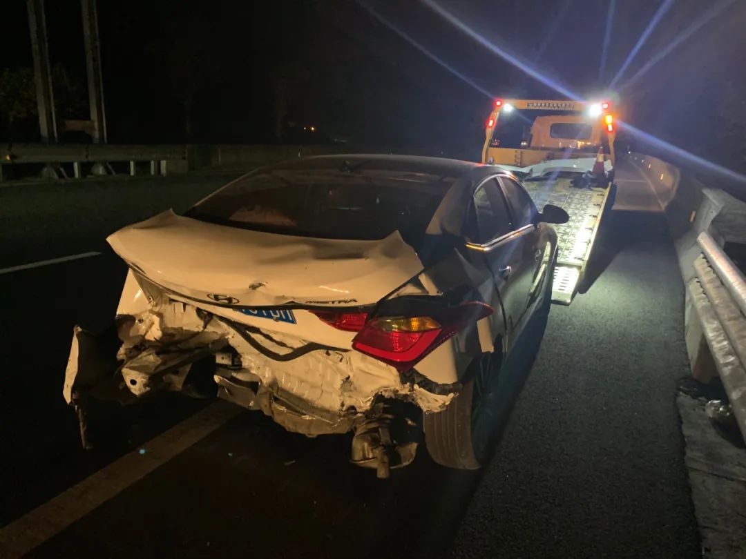 高速公路上兩輛小車追尾後車全部責任嗎