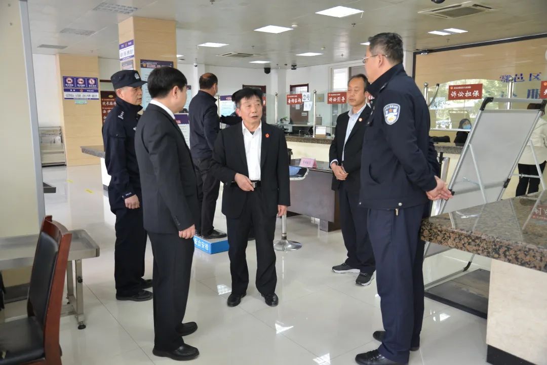 市法院副局级审判员乔永立一行到鄠邑区法院督导调研工作