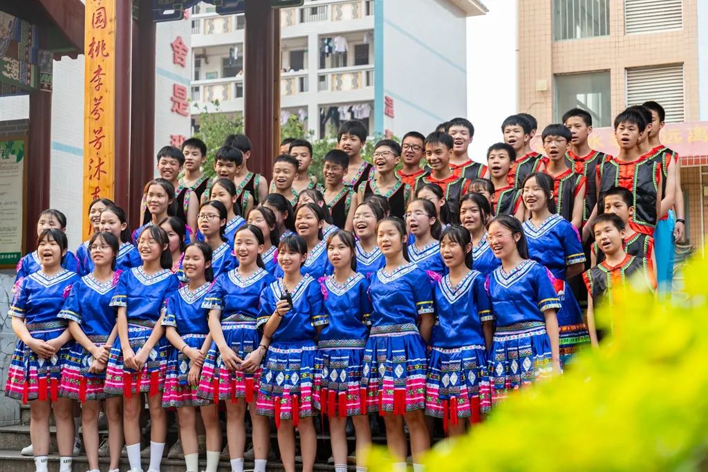 武宣民族初级中学民族团结花绽放文化传承遍地香