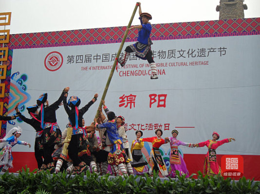从民间娱乐走向体育竞技一起来看看北川羌族推杆