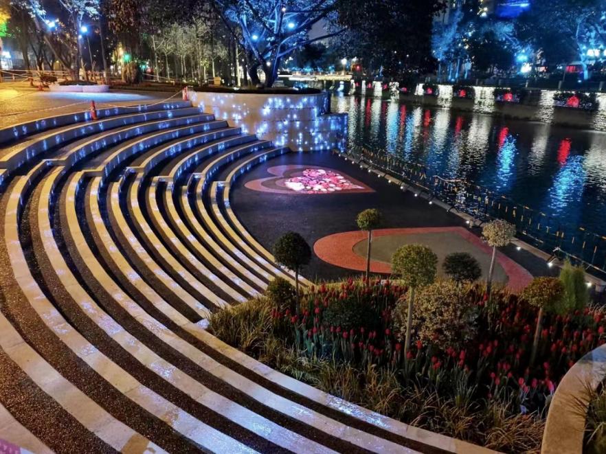 心心相印阶梯小广场