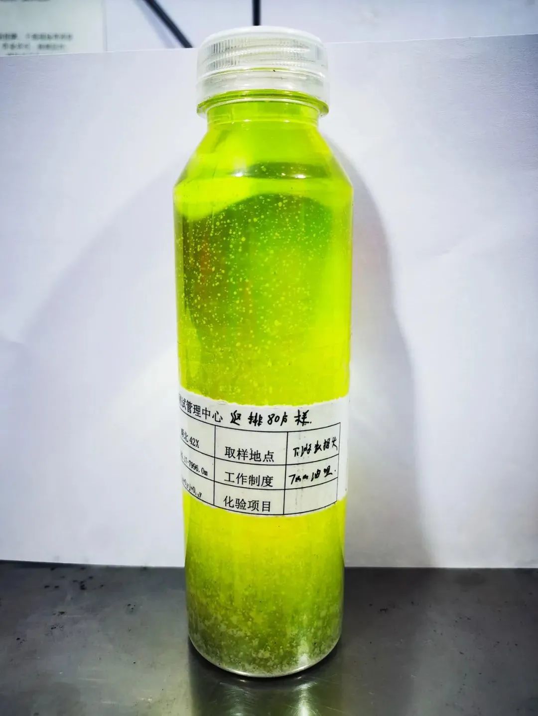 优质荧光绿色天然汽油你要试试吗