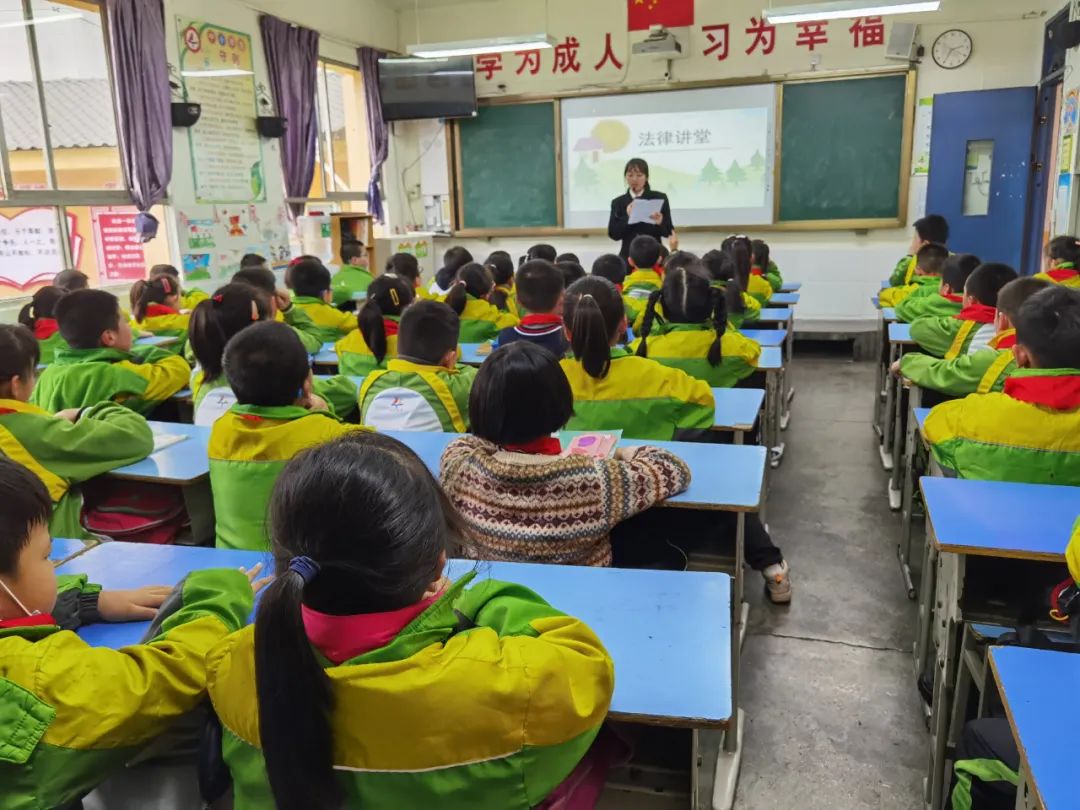 在都匀市第三小学某一二年级的