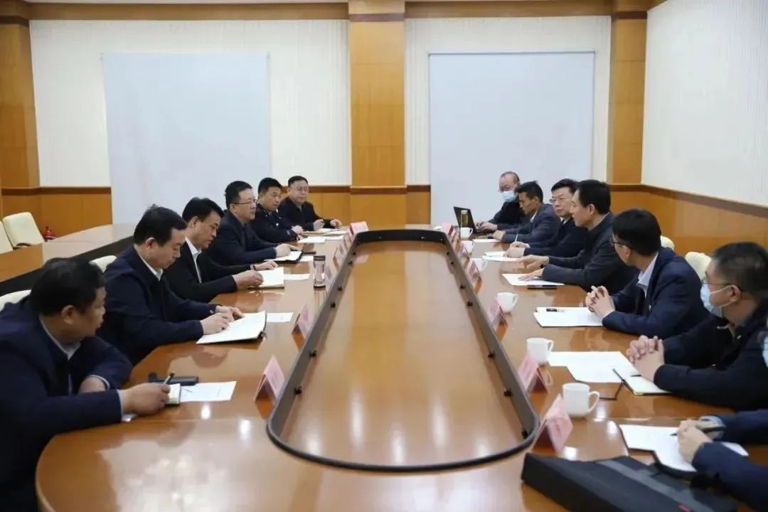 4月13日,省政法队伍教育整顿第十三指导组一行6人,在组长孟富强同志的