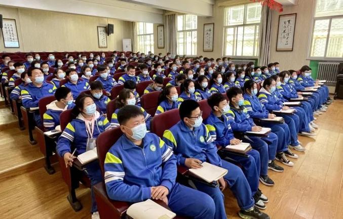 任丘四中开展"国家安全教育日"专题讲座