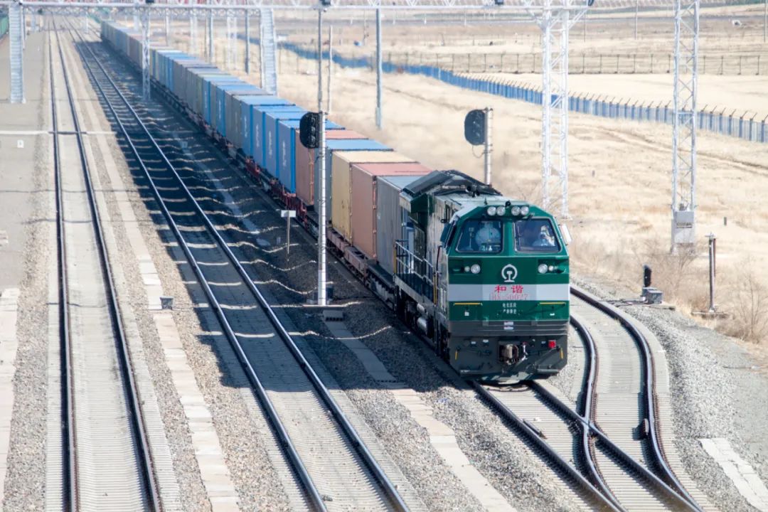 发挥主要铁路通道作用,开展煤炭保供50天专项行动,煤炭和电煤日均装车