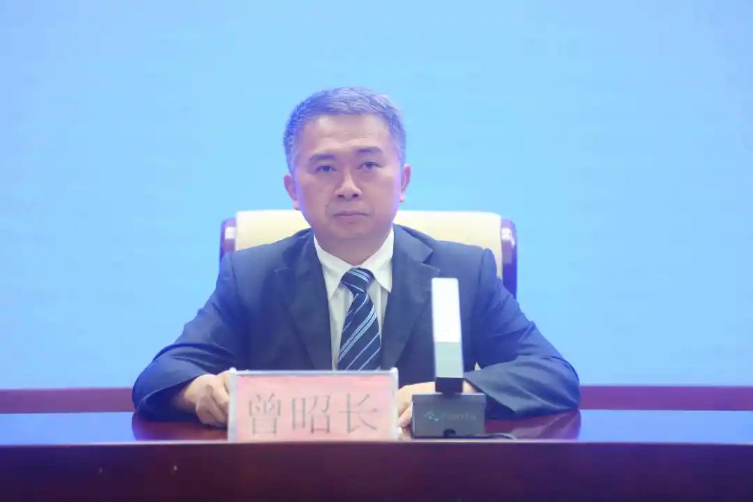 曾昭长:各位媒体朋友们,大家下午好!