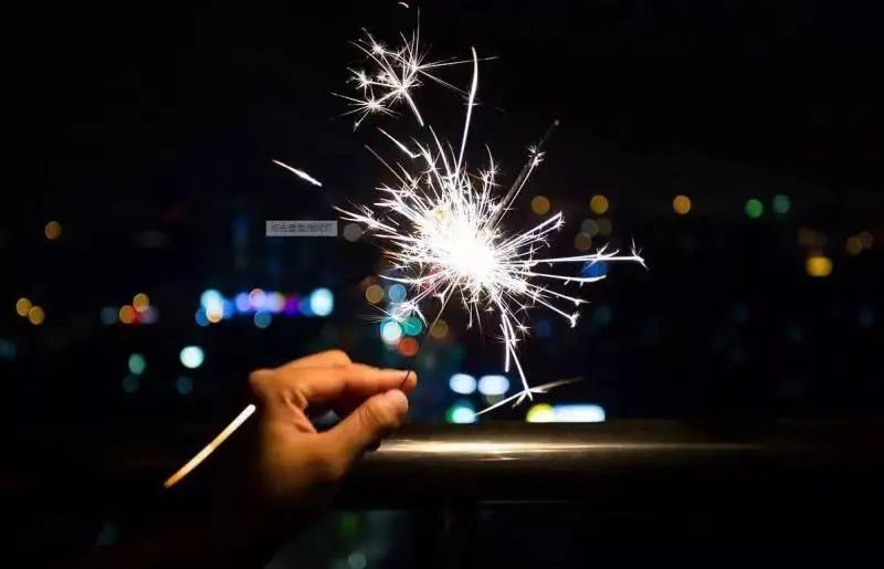 i金山名词解释 仙女棒等"冷烟花"又称冷光烟花,是一种烟花爆竹产品.