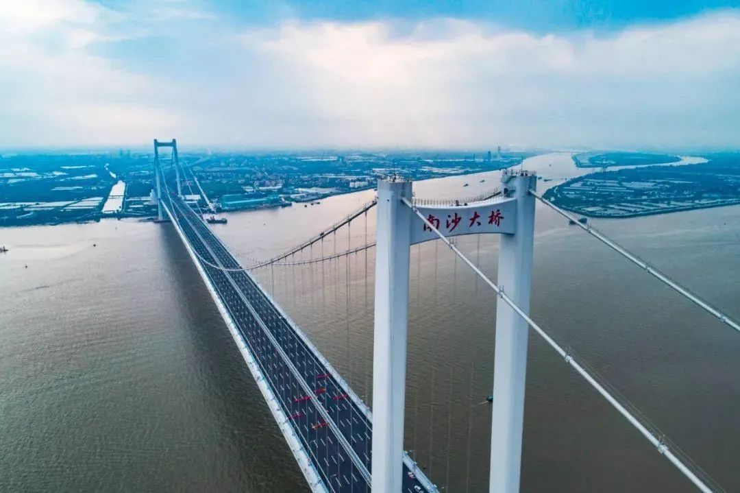 南沙大桥创造了多项桥梁施工世界纪录和全国纪录:包括"世界首次同时