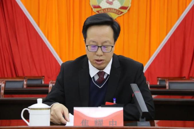 县政协党组成员陈振林宣读了《昔阳县政协关于表彰2020年度优秀特聘