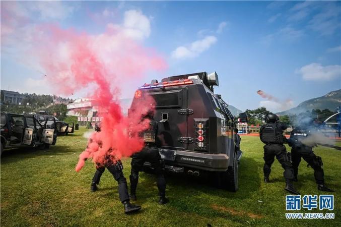 特警队正在开展处突反恐训练.新华网发(供图)