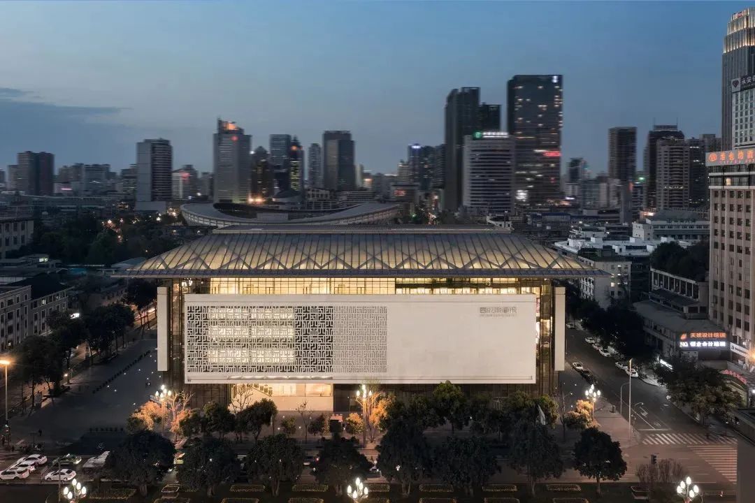 锦城艺术宫建于1987年,落成之后成为全国最好的剧场之一,是四川和成都