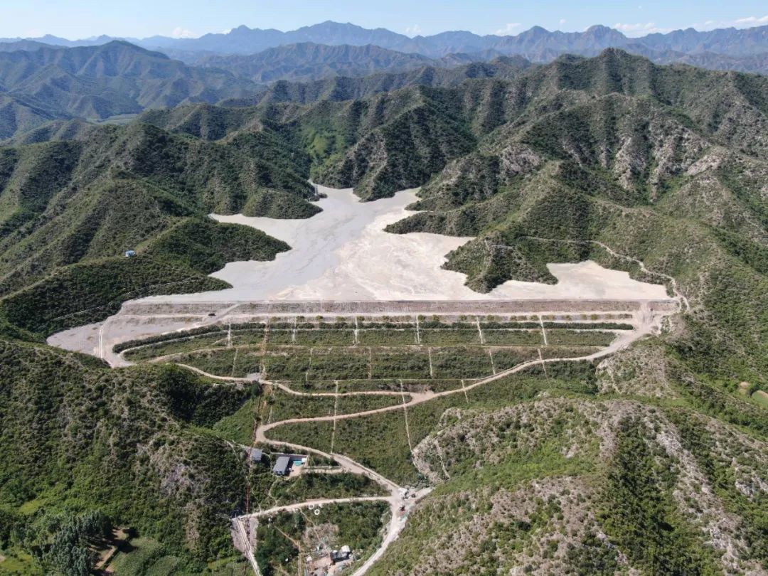 凌源日兴尾矿库扩容改造工程顺利通过验收