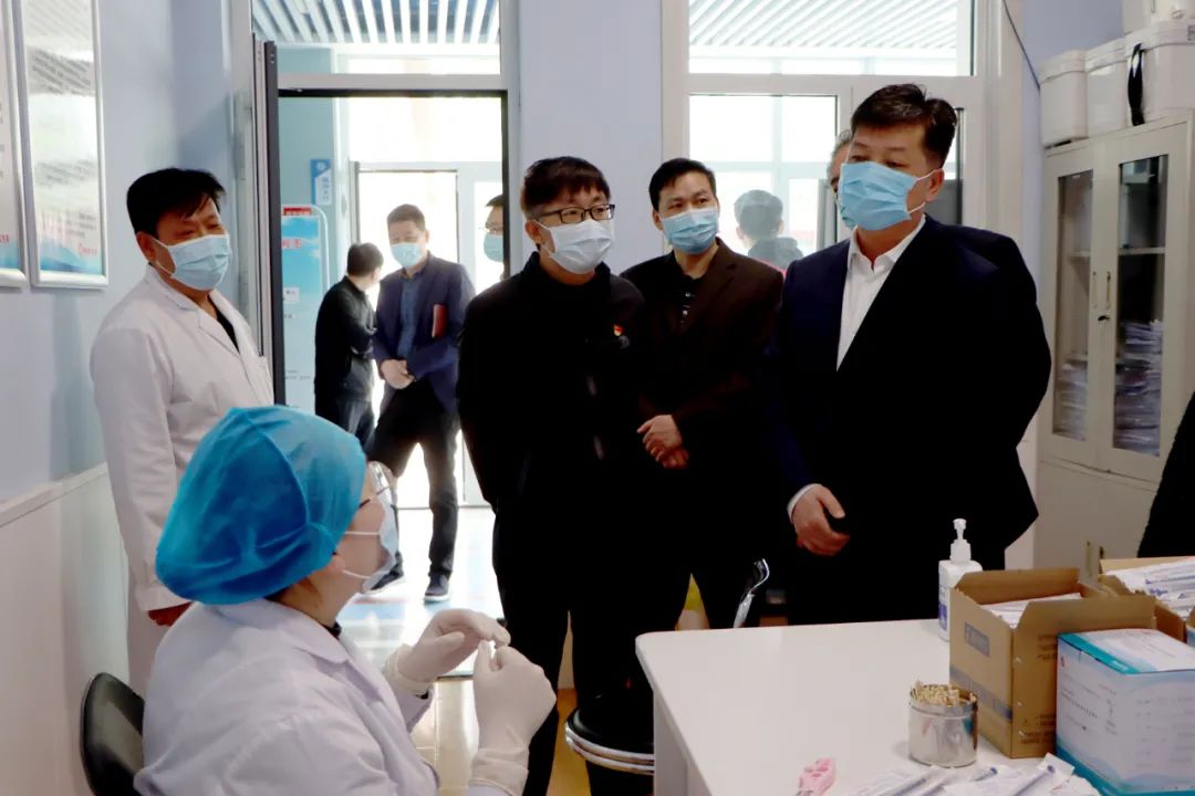 王银明到隆尧镇卫生院检查指导新冠疫苗接种工作