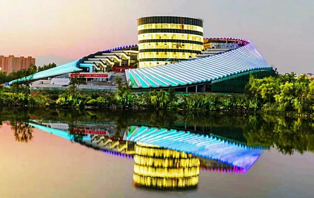 全天候无障碍够智能临汾市图书馆免费开放