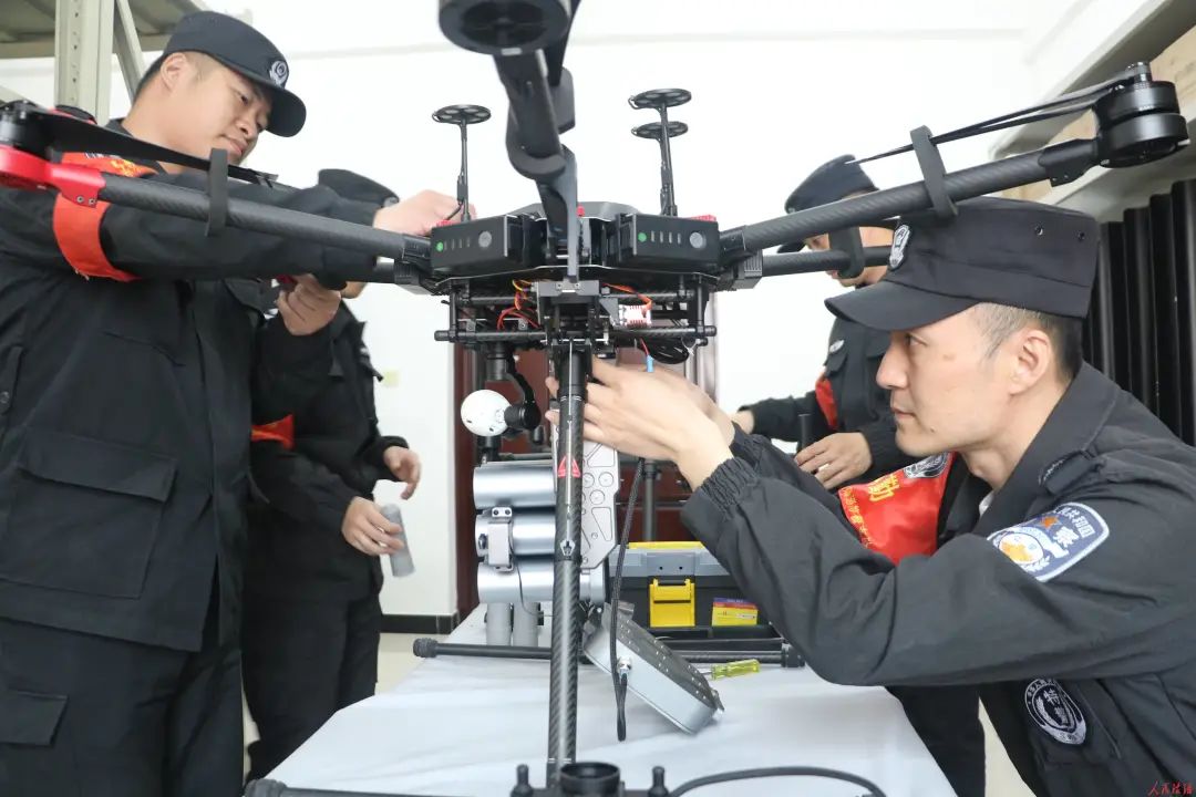 在天空服务一座城——记大庆市公安局巡特警支队警航大队