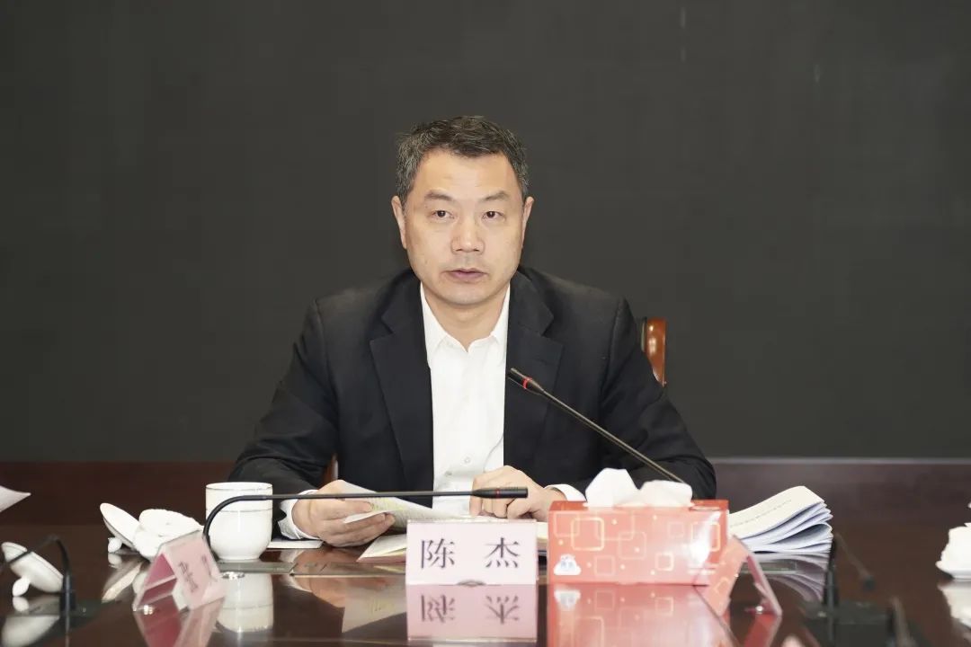 区长高奕奕,区人大常委会主任李萍,区委副书记张义,区委常委杜松全