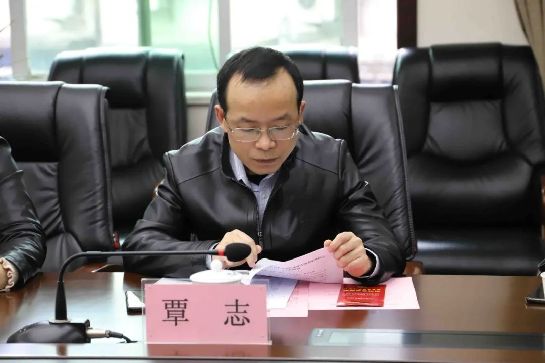 区政协委员 覃志希望法院依法严厉惩治侵害未成年人的犯罪,同时加大对