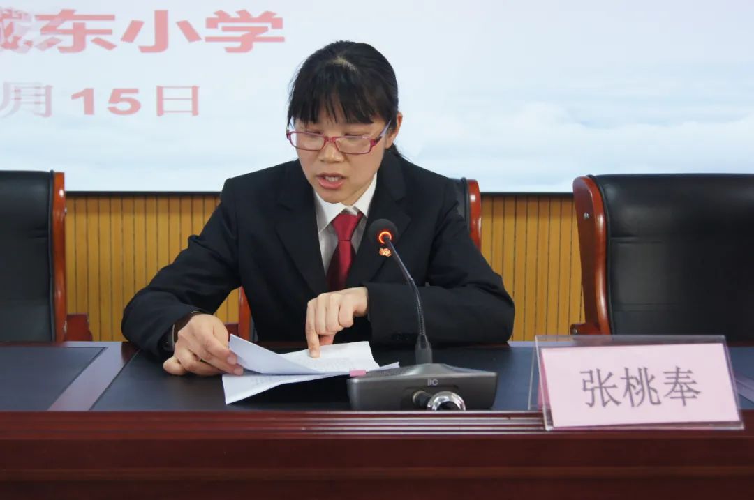 以法为名护未同行庐江法院少年法庭开展送法进校园活动