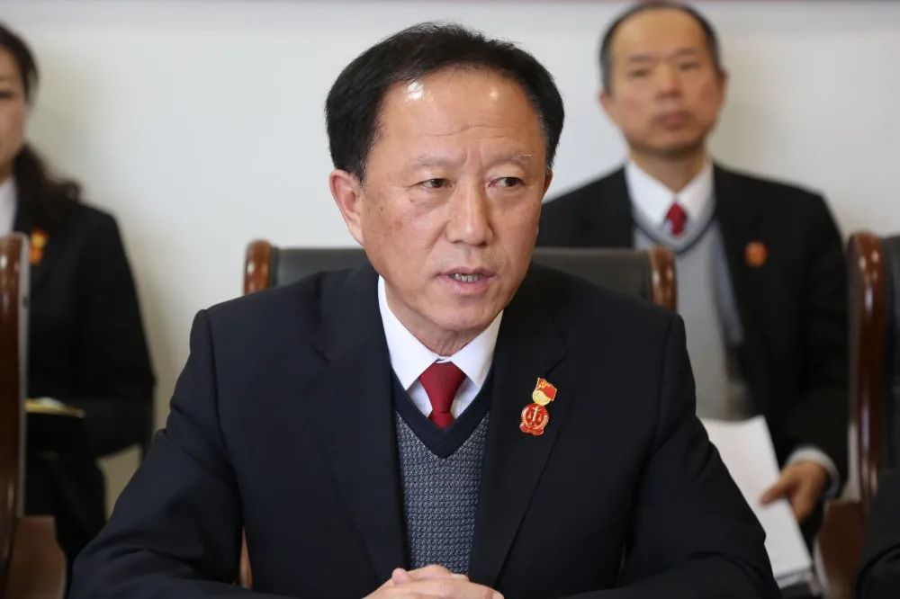 李占军对与会代表提出的宝贵而又中肯的意见表示感谢,并强调,前郭法院