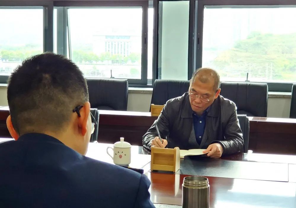 铁路法院卢伟院长到重庆车站走访调研