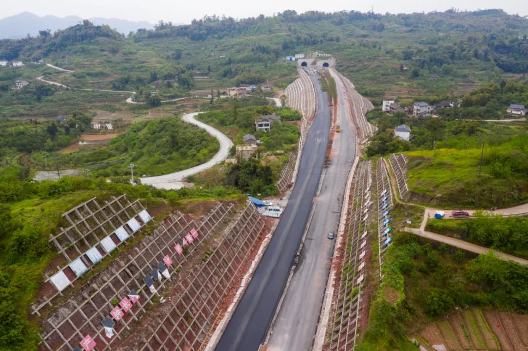 大道如虹连阡陌致富坦途通八方渝北区两江大道建设侧记