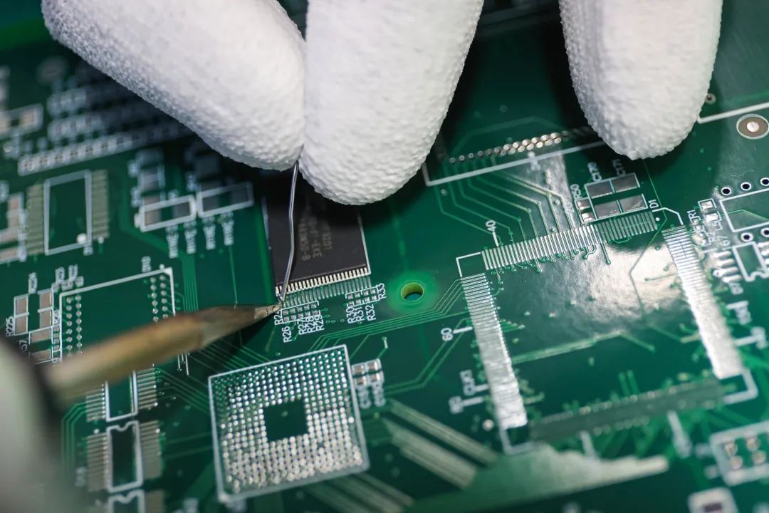 芯片上绣花带出一批航天技师