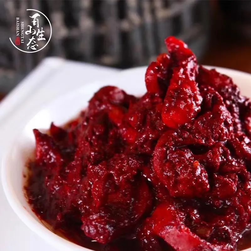 香味儿,一碗满满当当的白米饭搭配上米汤,小菜,蒸蛋和酒糟肉(大肠),这