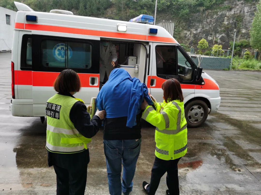 外来司乘人员突发疾病广巴高速管理处应急施救