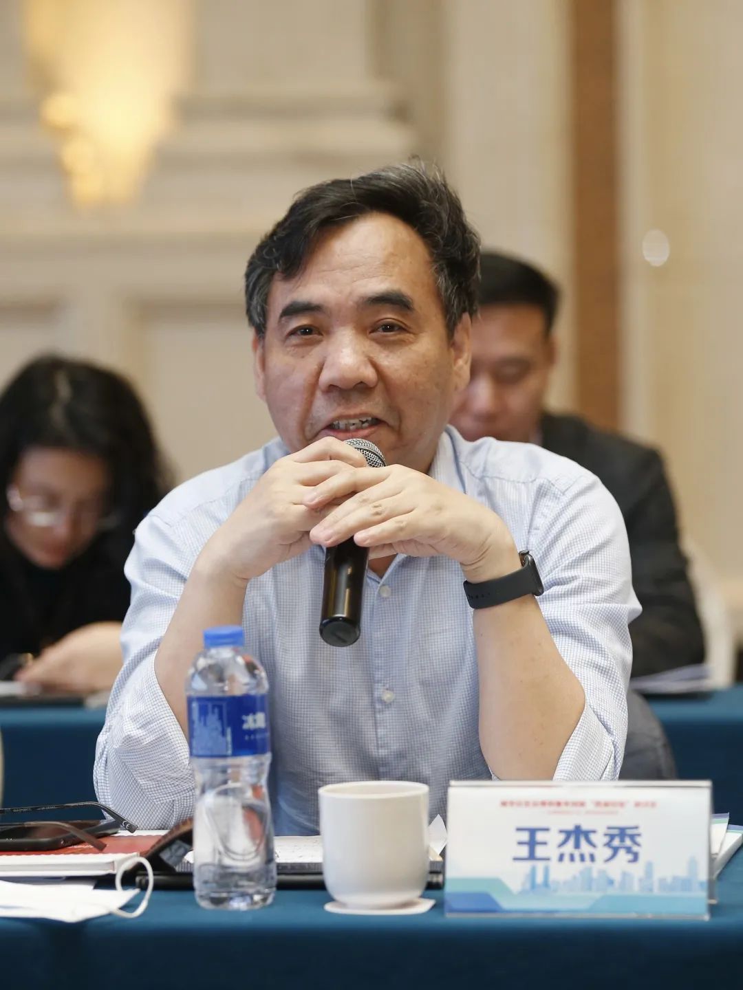 西湖区举办城市社区治理贵州无线电工业学校和服务创新“西湖经验”研讨会