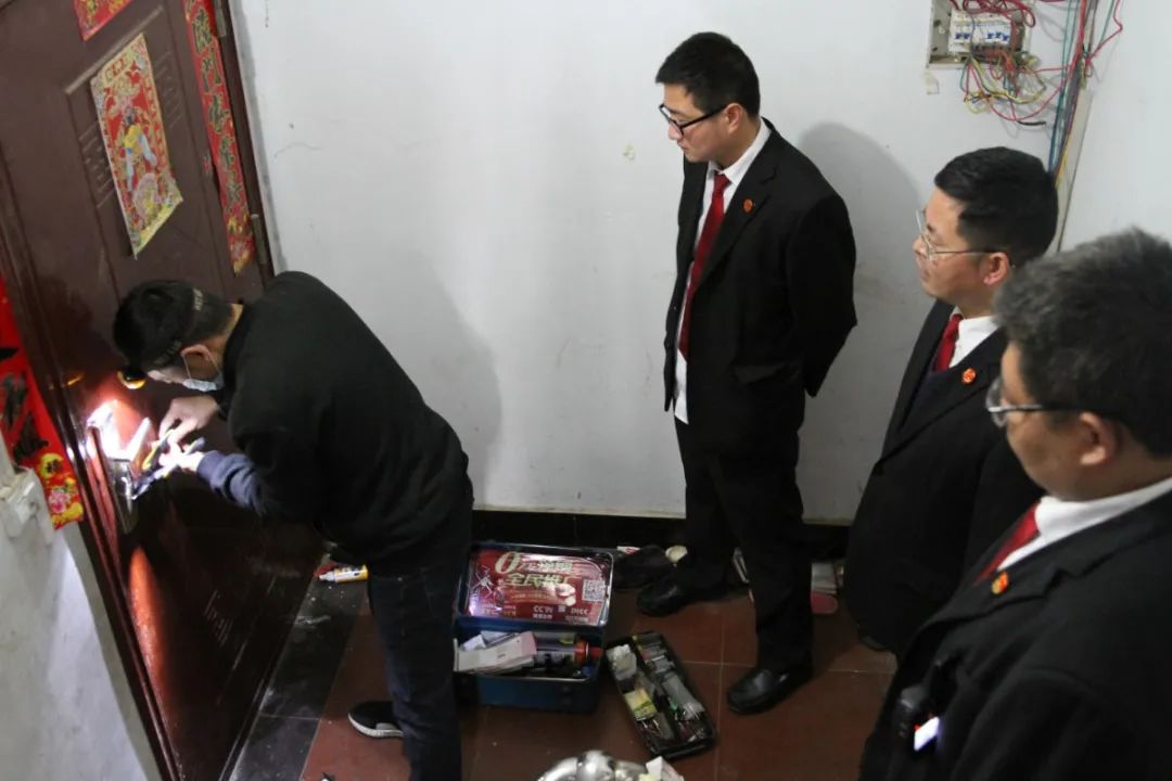 强制腾房显权威社旗法院硬核执行现场直击