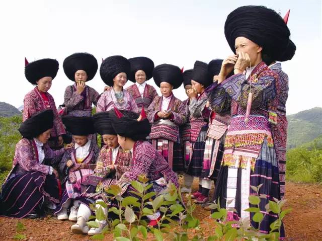 毕节苗族服饰图片