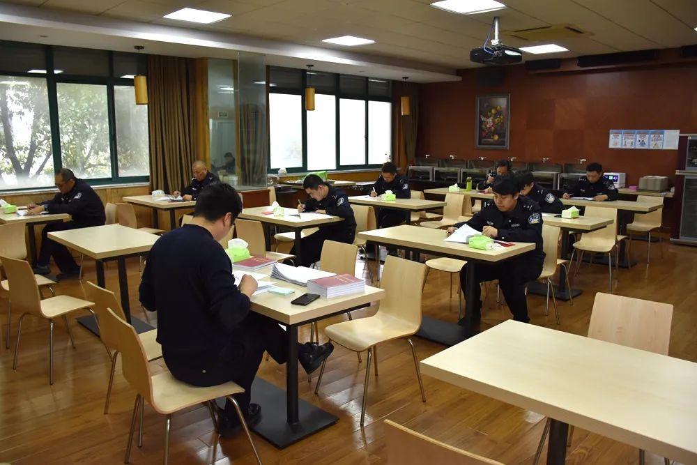 香花桥派出所扎实开展公安队伍教育整顿