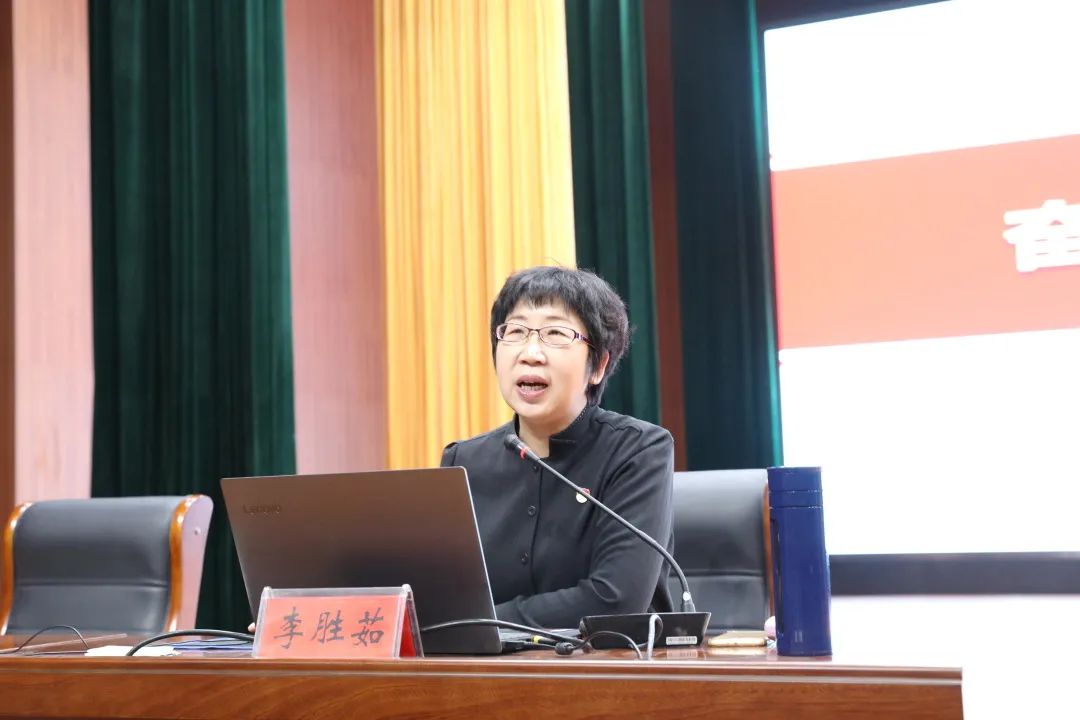 会,邀请省委党校(河北行政学院)副校(院)长李胜茹来峰作专题宣讲报告