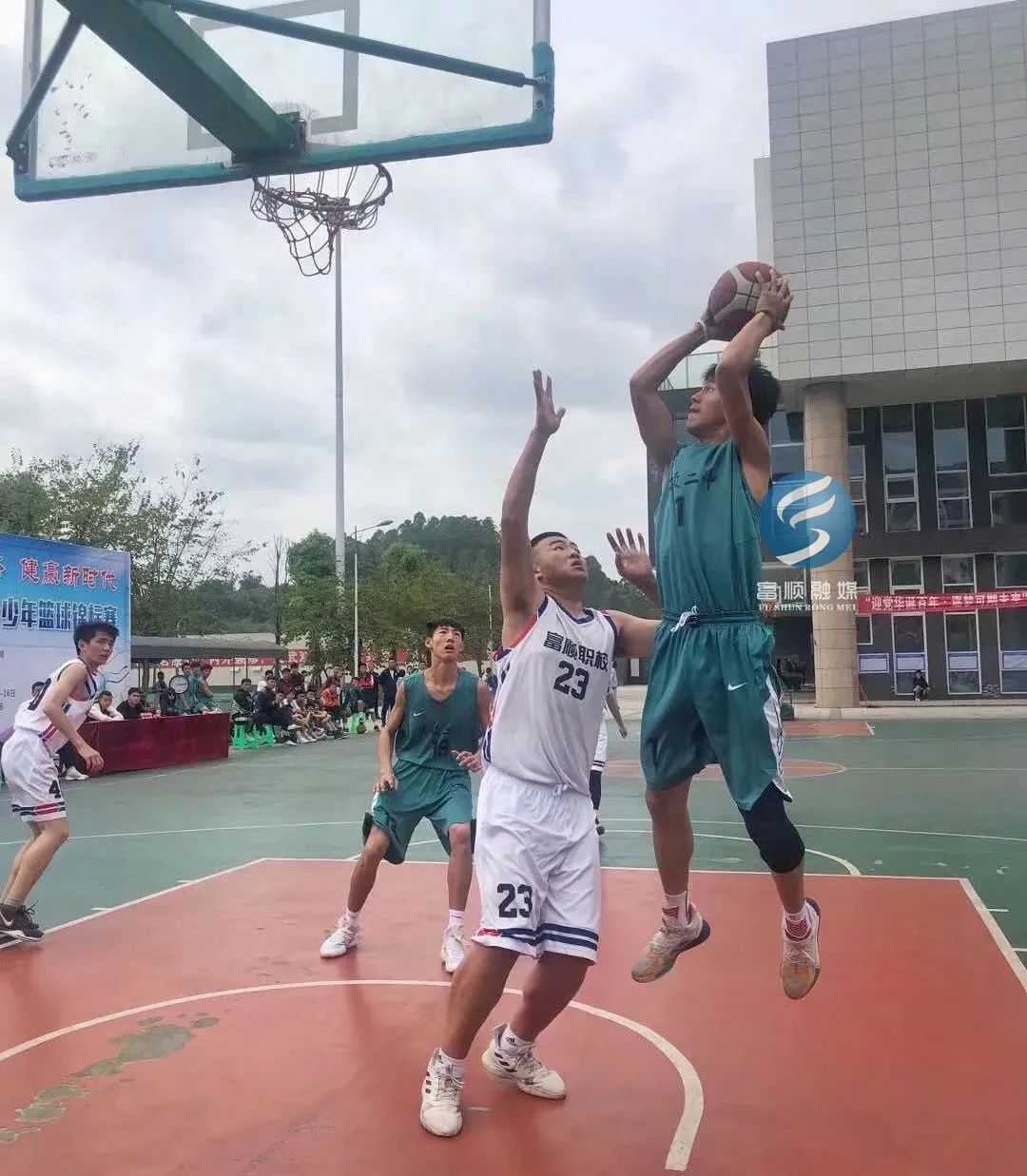 富顺二中在紧张刺激的决赛中半决赛后进入决赛以小组第一名的成绩出线