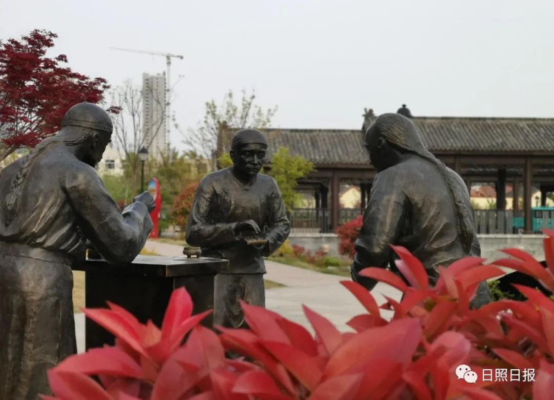 安东卫一路以南,明珠路与观海路之间,便是安东卫遗址公园的所在.