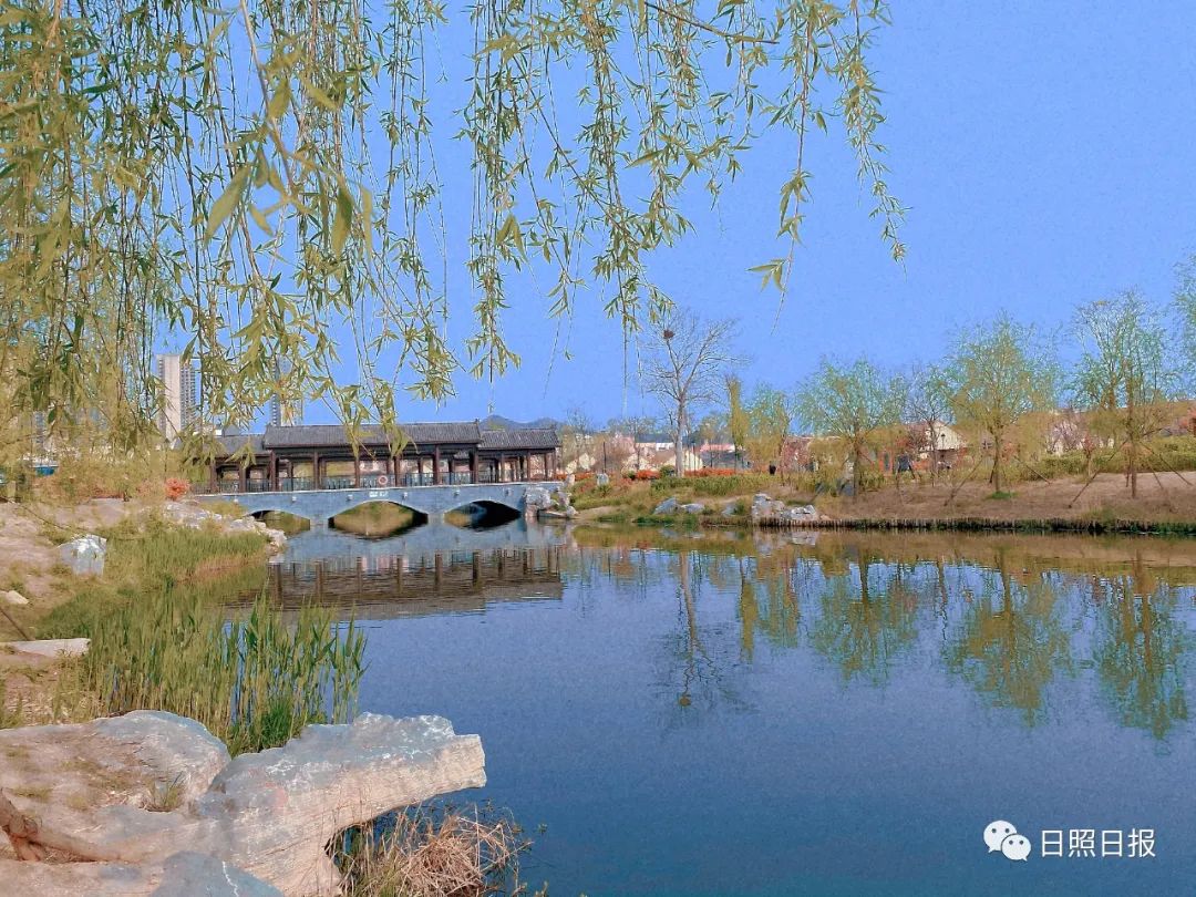 安东卫一路以南,明珠路与观海路之间,便是安东卫遗址公园的所在.