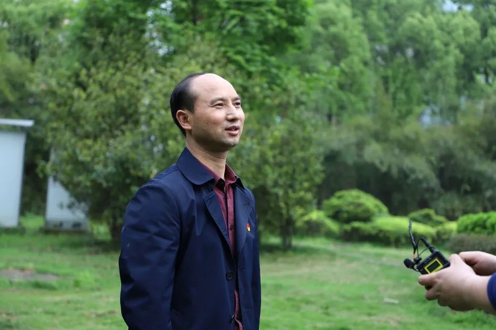 新钢街道党委副书记,主任李锦华说,新钢街道在党史学习教育中形式比较