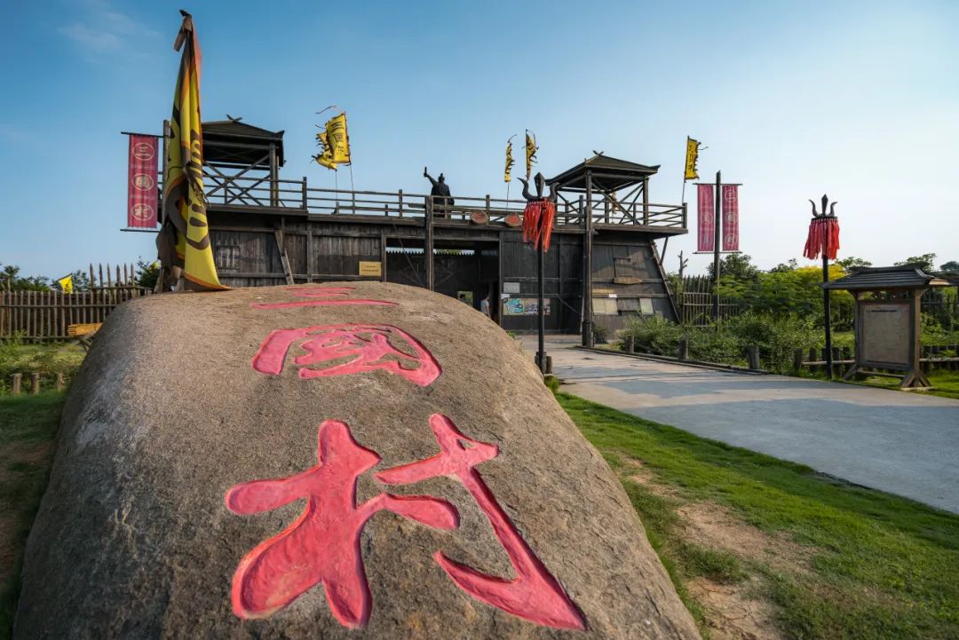 村历史氛围浓厚"周郎桥","吴帅墩","姊妹桥"等史迹与周瑜有关的马场山