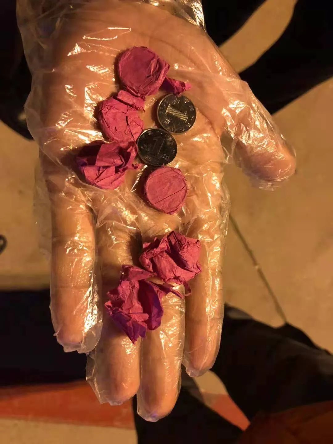 又双叒叕见投币祈福：把飞机当许愿池，乘客须承担相应责任