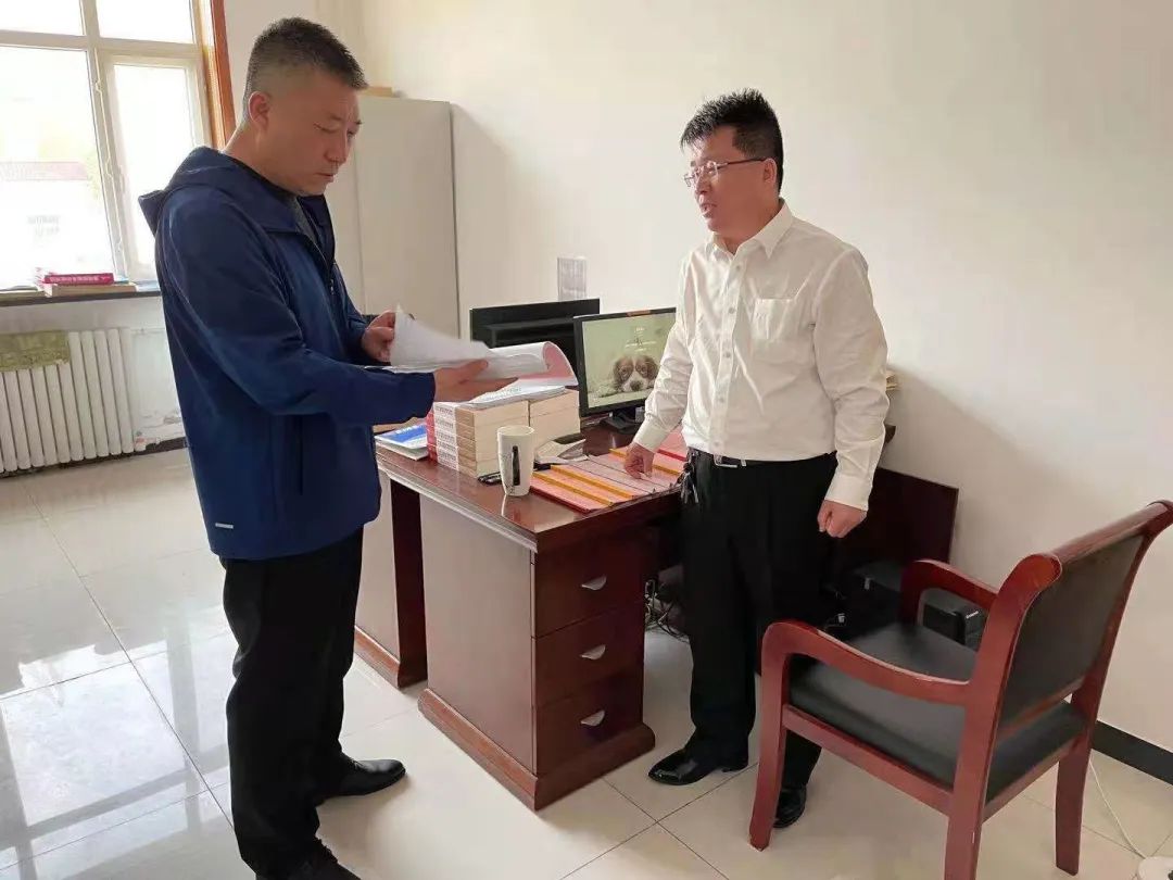 4月19日下午,怀来县人民法院党组书记,院长李宏伟深入花园法庭督导