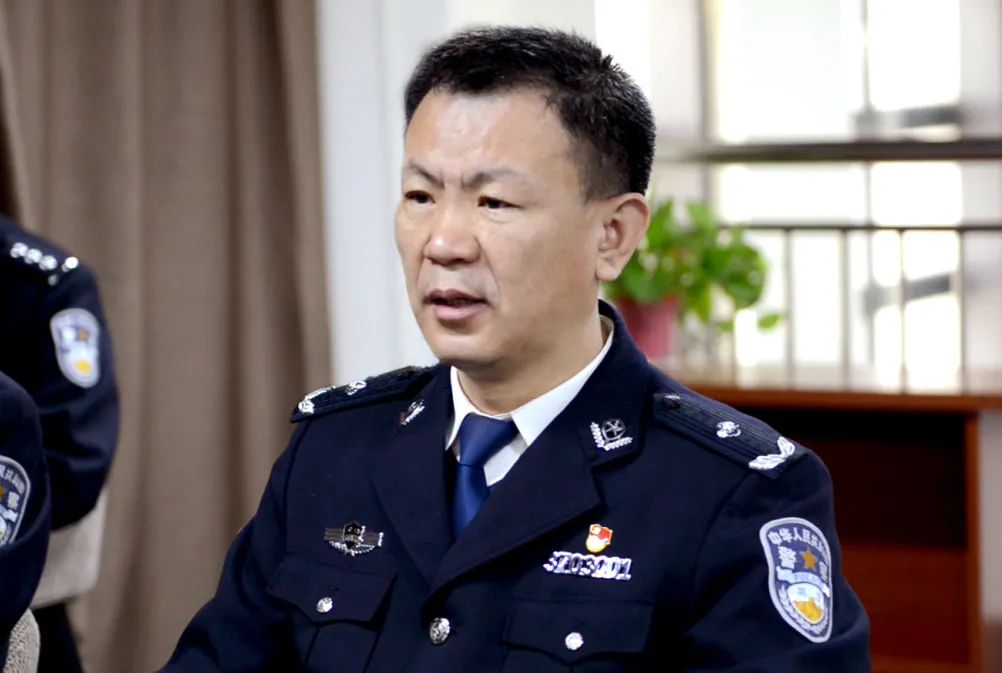 潍坊监狱举办队伍教育整顿面对面访谈活动