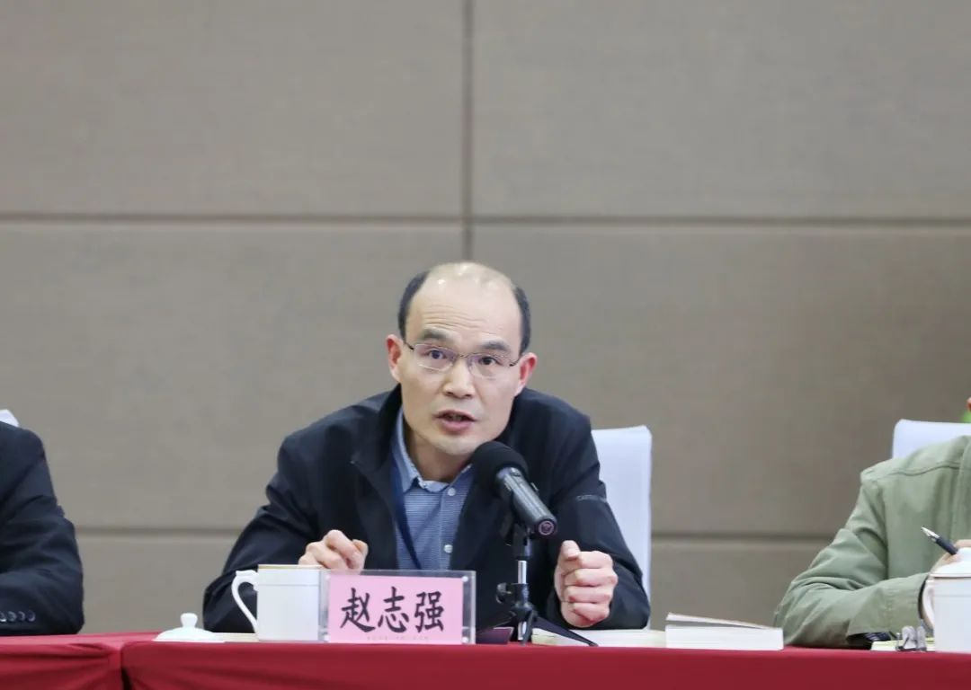 党组成员,二级巡视员秦兴龙,民三庭党支部书记赵志强分别作研讨发言