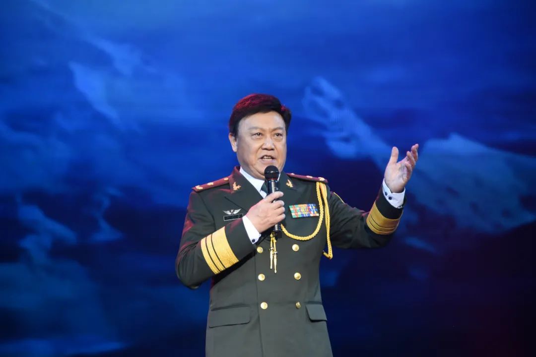 喜见红粟绽新芽