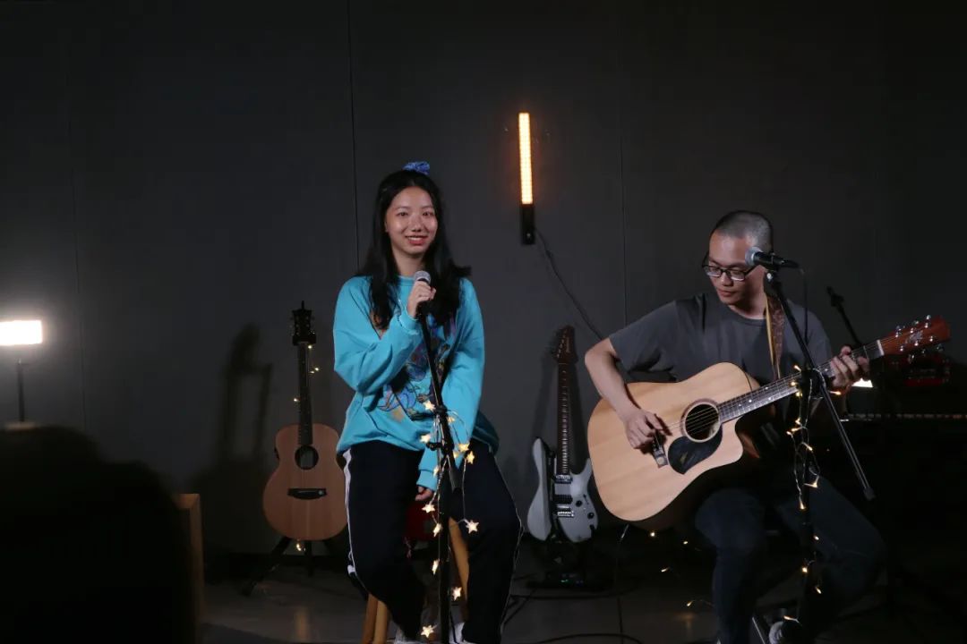在张宇宣的班主任郭老师看来张宇宣"走红"后压力必然增加但与张宇宣